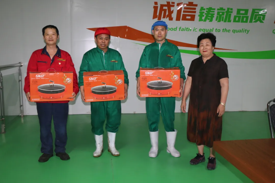 青岛柠檬直播食品有限公司八一建军节慰问活动