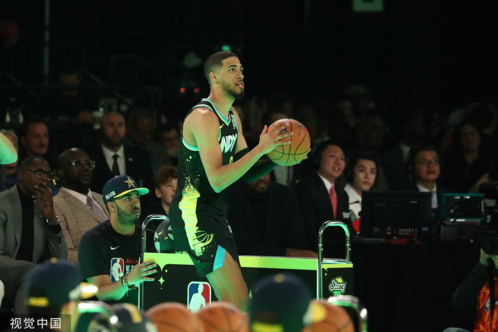 中展现出更 中展现出更