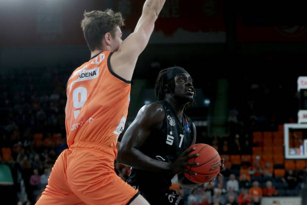 他迅速崛起 他迅速崛起