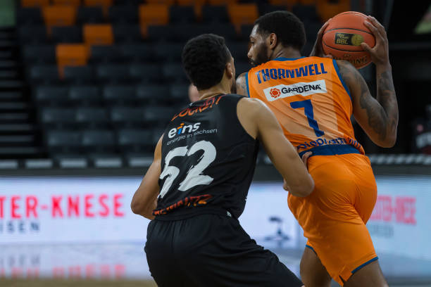 不乏著名的 不乏著名的