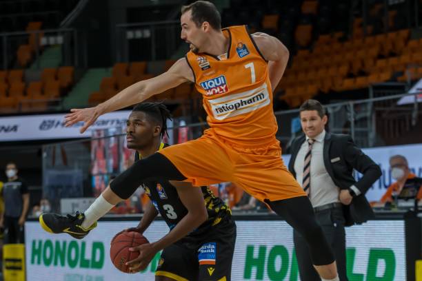 冠舞台的雄 冠舞台的雄